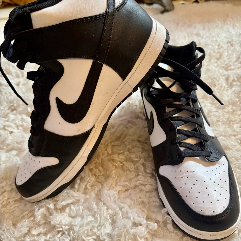 Nike Men's Black and White High-Top Sneakers